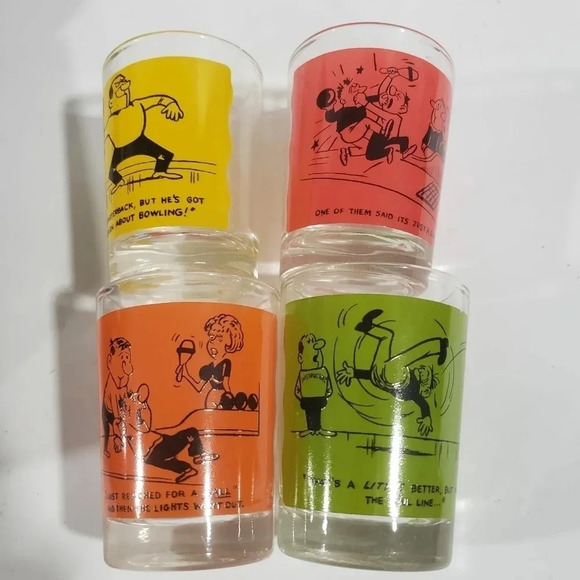 Vtg The Jesters Set of 4 Shot  Glasses. - Picture 4 of 10